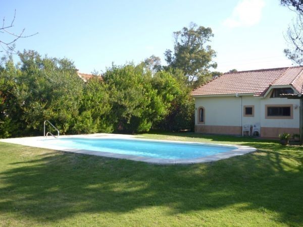 Cómoda casa en alquiler a pasos de la Iglesia de La Barra.