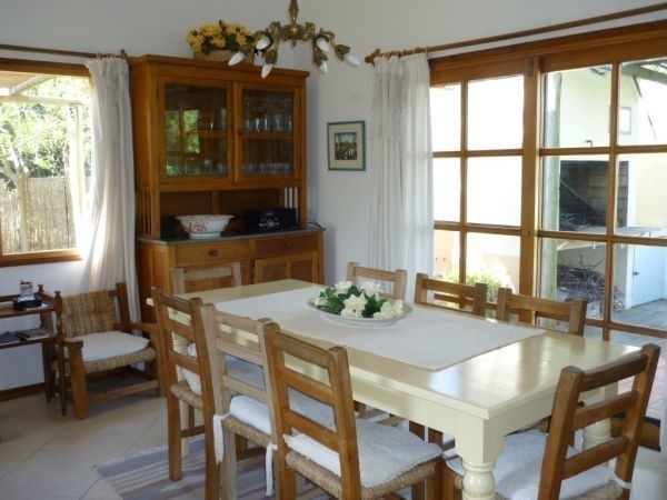 Cómoda casa en alquiler a pasos de la Iglesia de La Barra.