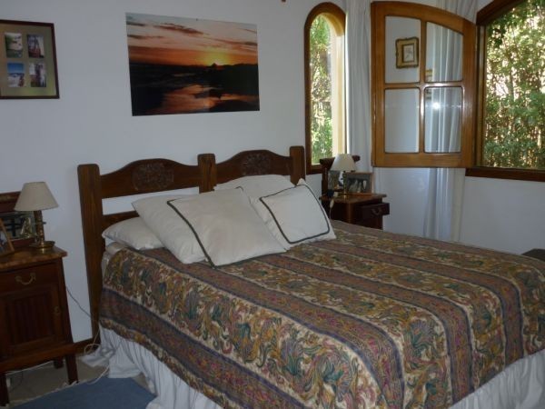 Cómoda casa en alquiler a pasos de la Iglesia de La Barra.