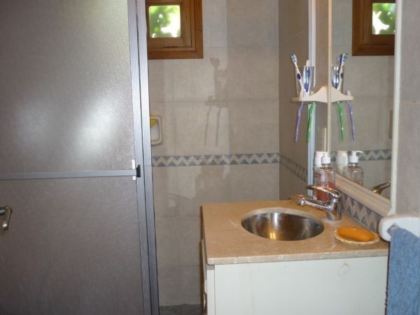 Cómoda casa en alquiler a pasos de la Iglesia de La Barra.