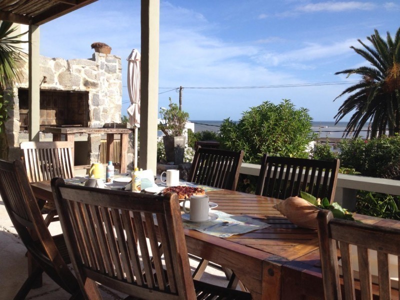 Muy linda casaen alquiler en La Barra, ideal para pasar unas vacaciones pegado al mar.