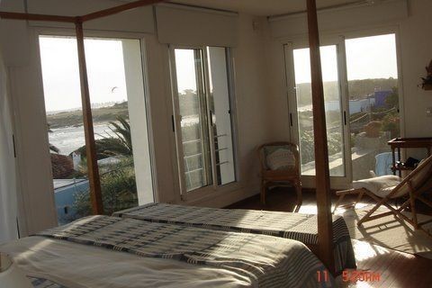 Muy linda casaen alquiler en La Barra, ideal para pasar unas vacaciones pegado al mar.