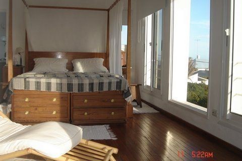 Muy linda casaen alquiler en La Barra, ideal para pasar unas vacaciones pegado al mar.