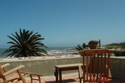 Muy linda casaen alquiler en La Barra, ideal para pasar unas vacaciones pegado al mar.