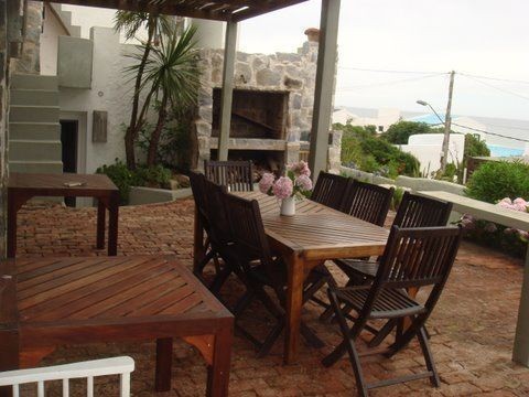 Muy linda casaen alquiler en La Barra, ideal para pasar unas vacaciones pegado al mar.