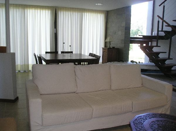 Casa en alquiler muy cómoda y muy agradable para veranear en el corazón de Montoya, La Barra.