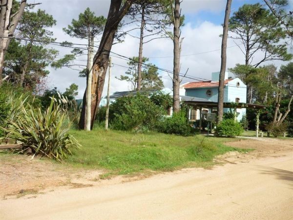 Lote en venta de 600 m2 en Montoya, La Barra.