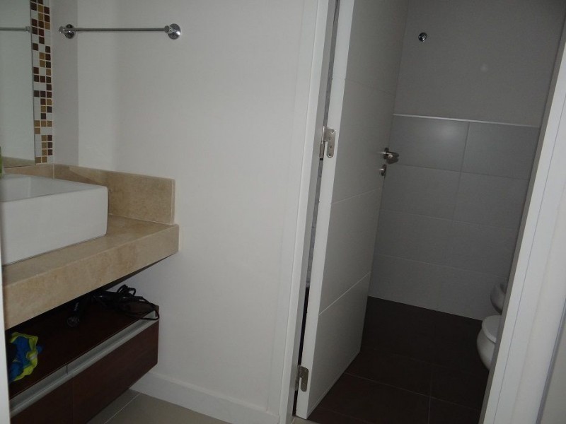 Muy lindo depto de 2 dorm y 1/2 en torre con todos los servicios en Aidy Grill