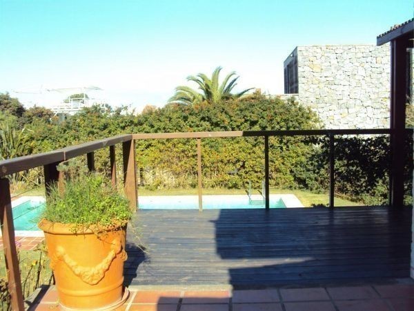 Casa en alquiler en plena Barra, pileta, vista y capacidad para 15 personas.