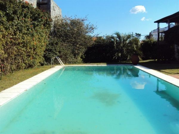 Casa en alquiler en plena Barra, pileta, vista y capacidad para 15 personas.