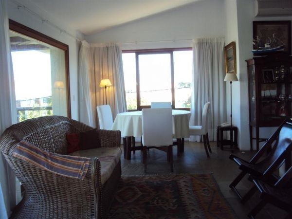 Casa en alquiler en plena Barra, pileta, vista y capacidad para 15 personas.