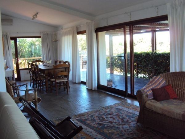 Casa en alquiler en plena Barra, pileta, vista y capacidad para 15 personas.