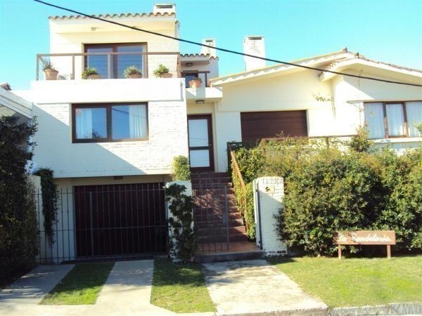 Casa en alquiler en plena Barra, pileta, vista y capacidad para 15 personas.