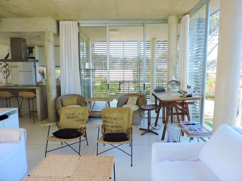 Moderna casa en alquiler en Montoya a pasos del mar