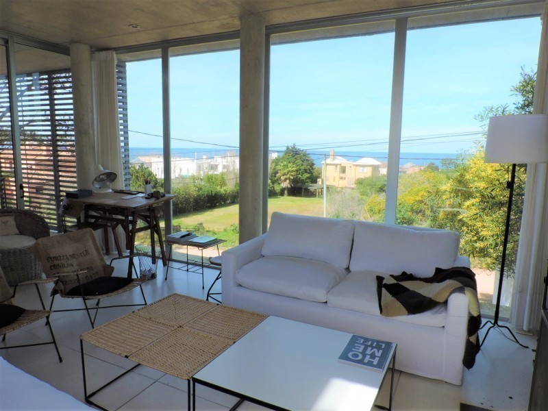 Moderna casa en alquiler en Montoya a pasos del mar