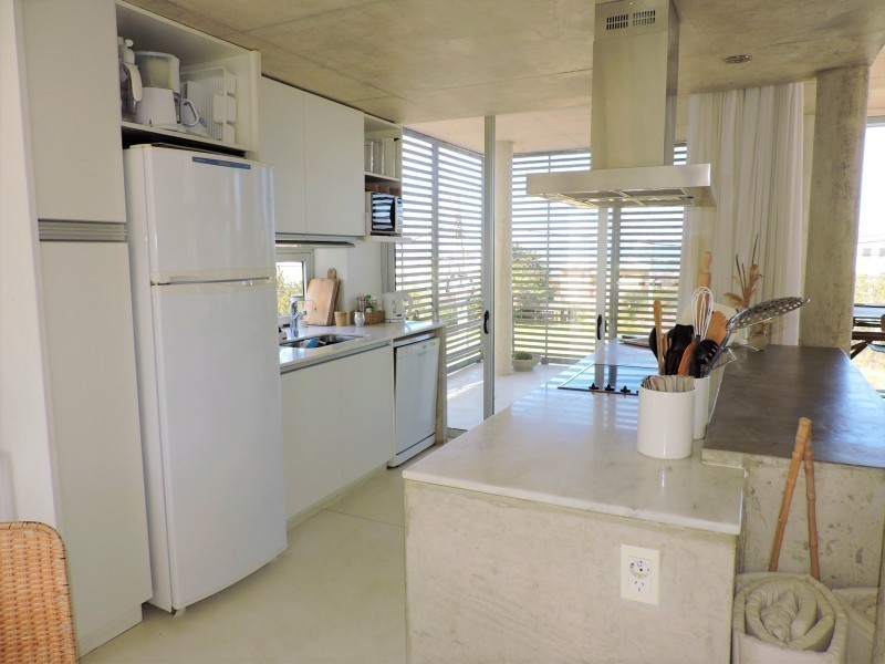 Moderna casa en alquiler en Montoya a pasos del mar
