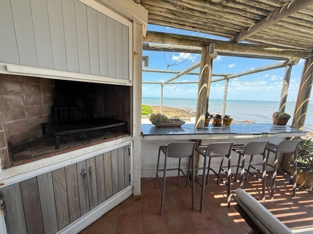 Importante departamento en alquiler sobre la playa en La Posta del Cangrejo, La Barra.