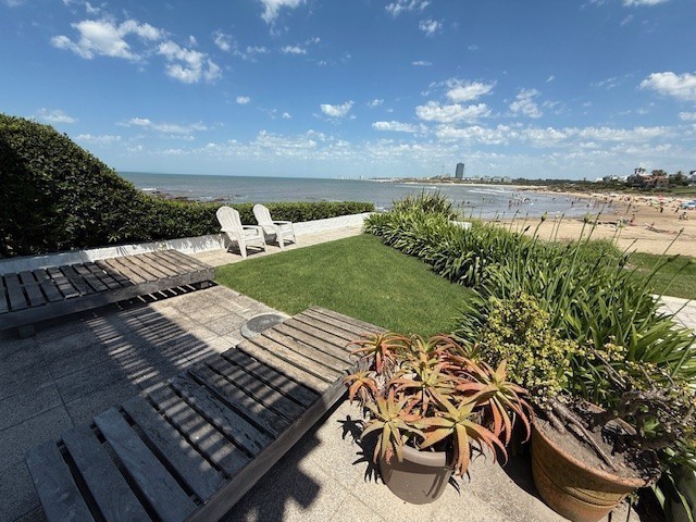 Importante departamento en alquiler sobre la playa en La Posta del Cangrejo, La Barra.