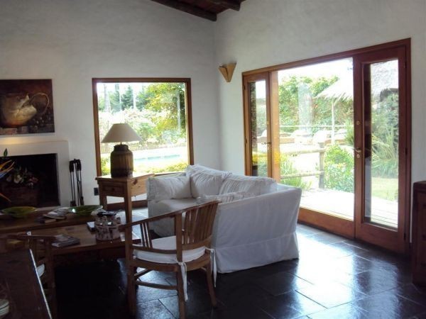 Espectacular casa en alquiler en la mejor zona de Montoya, La Barra muy cerquita del mar.