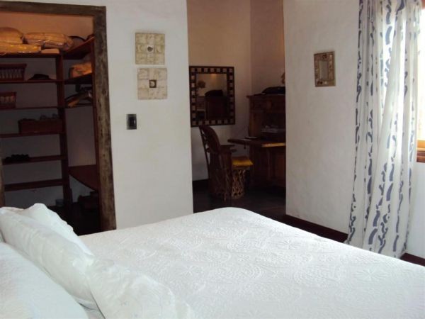 Espectacular casa en alquiler en la mejor zona de Montoya, La Barra muy cerquita del mar.