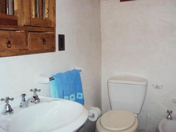 Espectacular casa en alquiler en la mejor zona de Montoya, La Barra muy cerquita del mar.