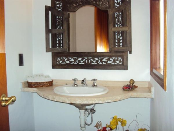 Espectacular casa en alquiler en la mejor zona de Montoya, La Barra muy cerquita del mar.