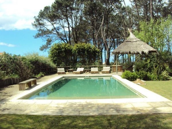 Espectacular casa en alquiler en la mejor zona de Montoya, La Barra muy cerquita del mar.