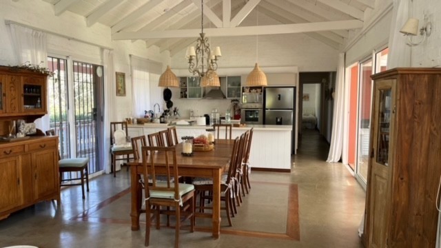 Encantadora casa en alquiler rodeada de verde, La Barra.