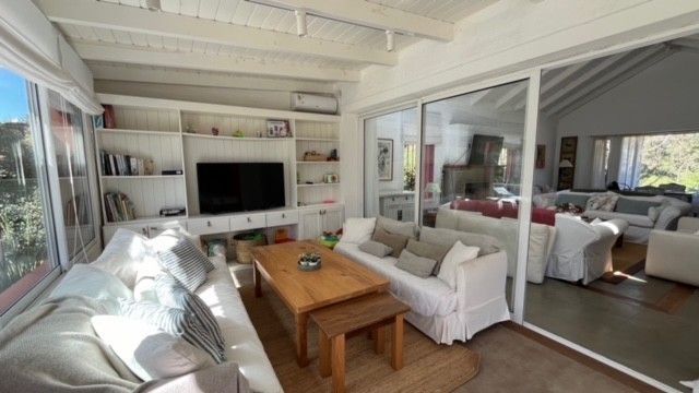 Encantadora casa en alquiler rodeada de verde, La Barra.