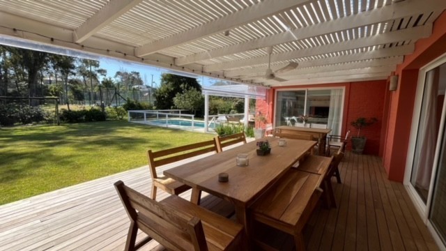Encantadora casa en alquiler rodeada de verde, La Barra.