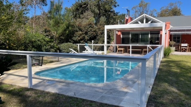 Encantadora casa en alquiler rodeada de verde, La Barra.