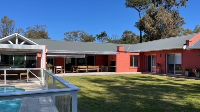 Encantadora casa en alquiler rodeada de verde, La Barra.