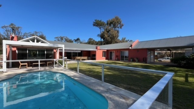 Encantadora casa en alquiler rodeada de verde, La Barra.