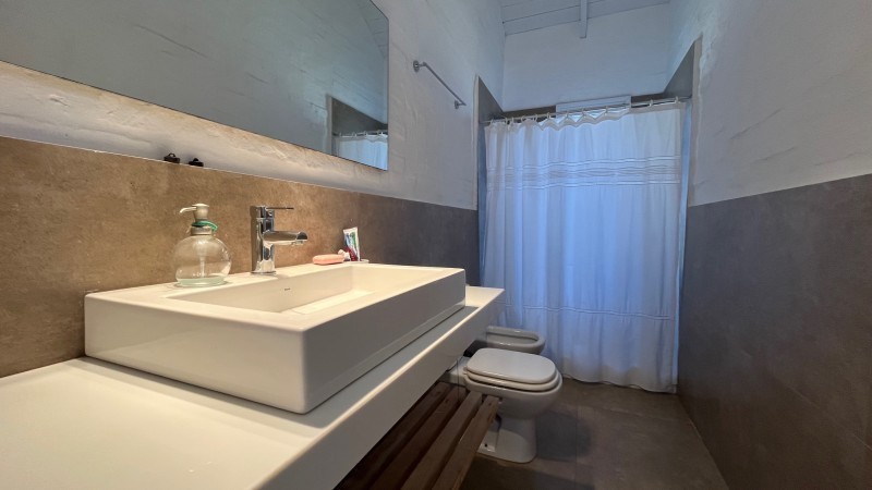 Encantadora casa en alquiler rodeada de verde, La Barra.