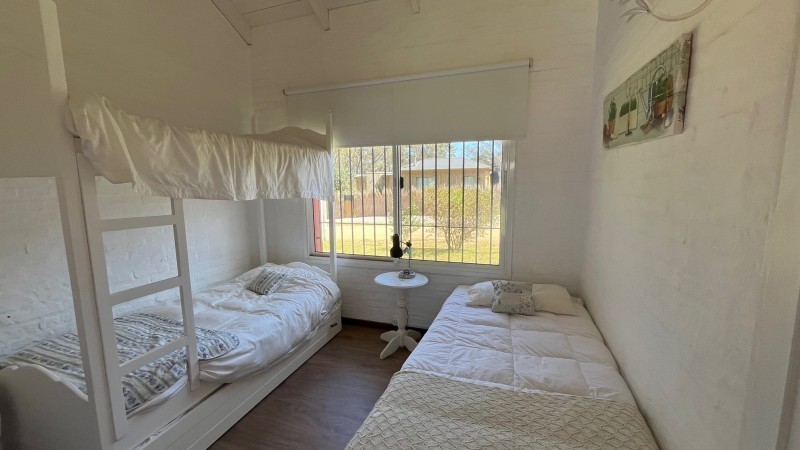 Encantadora casa en alquiler rodeada de verde, La Barra.