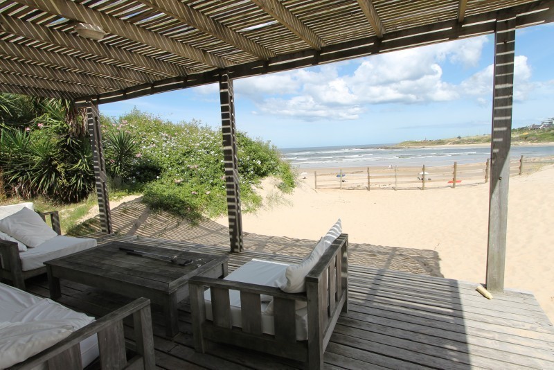 Casa en alquiler en primera línea sobre las dunas de La Desembocadura, La Barra..