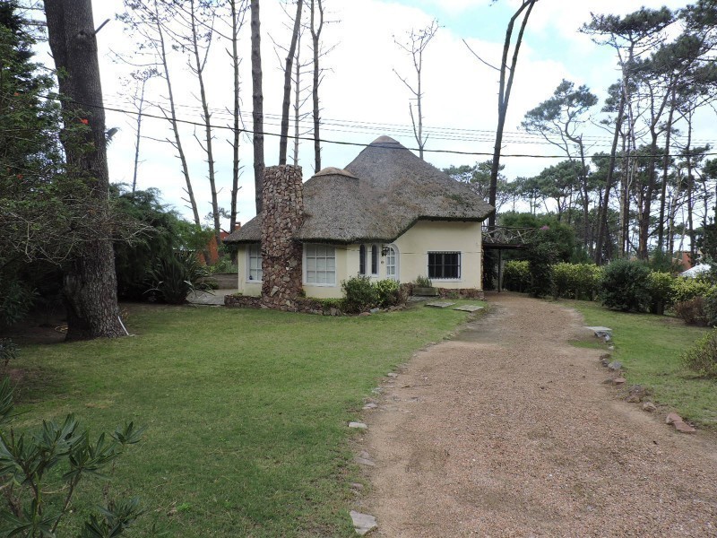 Casa en alquiler muy bien puesta en Montoya, La Barra.