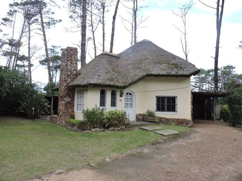 Casa en alquiler muy bien puesta en Montoya, La Barra.