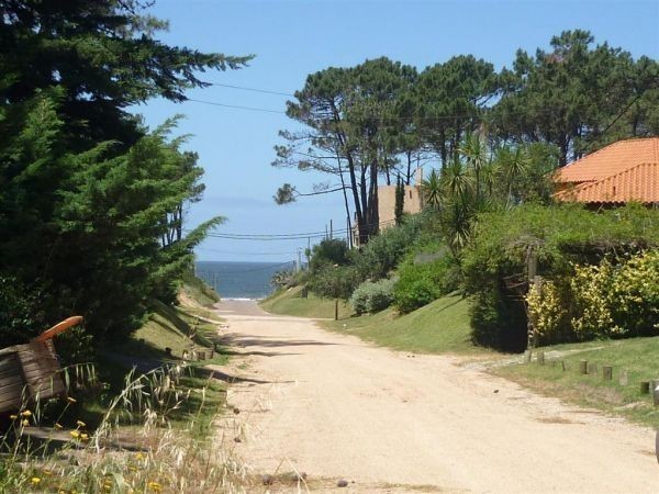 Lote en venta a tres cuadras del mar en Montoya, La Barra