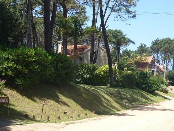 Lote en venta a tres cuadras del mar en Montoya, La Barra