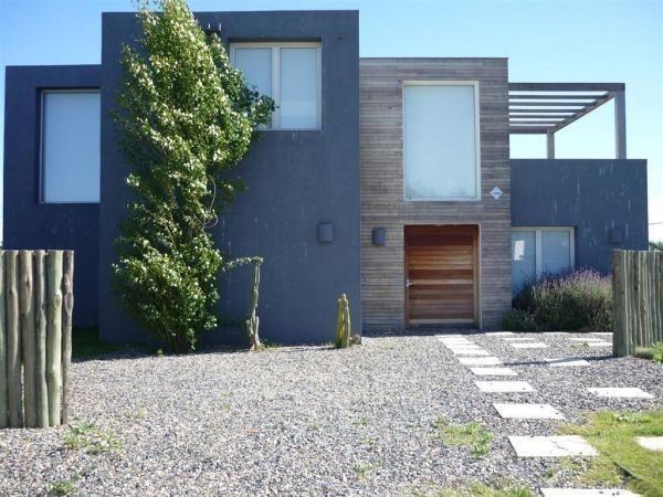 Moderna casa en alquiler y venta con vista al mar en El Chorro.