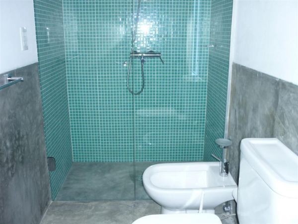 Moderna casa en alquiler y venta con vista al mar en El Chorro.