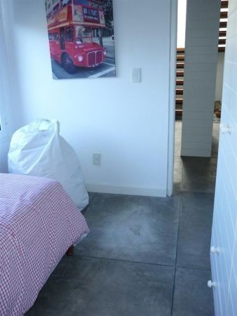 Moderna casa en alquiler y venta con vista al mar en El Chorro.