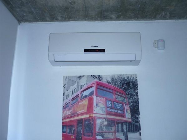 Moderna casa en alquiler y venta con vista al mar en El Chorro.