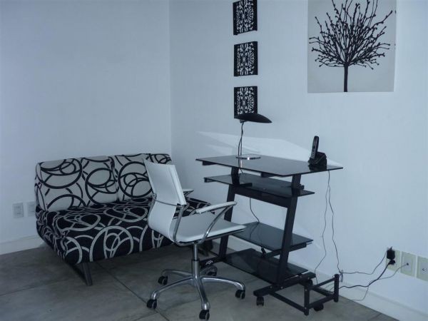 Moderna casa en alquiler y venta con vista al mar en El Chorro.