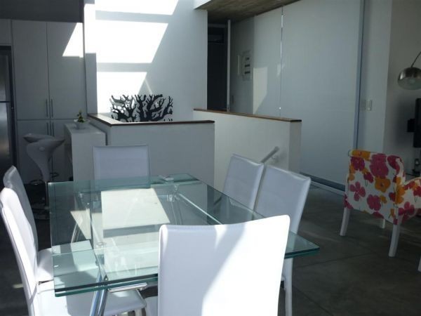 Moderna casa en alquiler y venta con vista al mar en El Chorro.