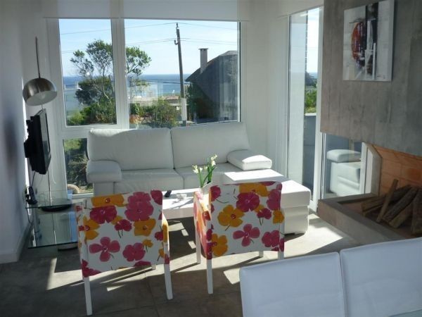 Moderna casa en alquiler y venta con vista al mar en El Chorro.