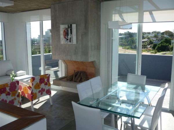 Moderna casa en alquiler y venta con vista al mar en El Chorro.