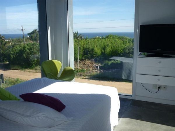 Moderna casa en alquiler y venta con vista al mar en El Chorro.