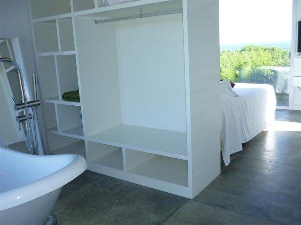 Moderna casa en alquiler y venta con vista al mar en El Chorro.